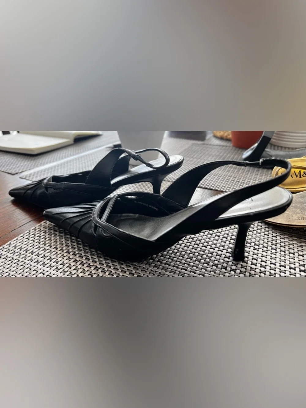 le chateau Black Pointed Slingback Heels with Pleated Detail - Picture 3 of 6